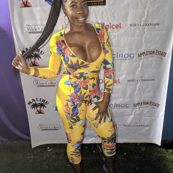 Long Sleeve Deep V-Neck Floral Jumpsuit - Picture 3 of 5